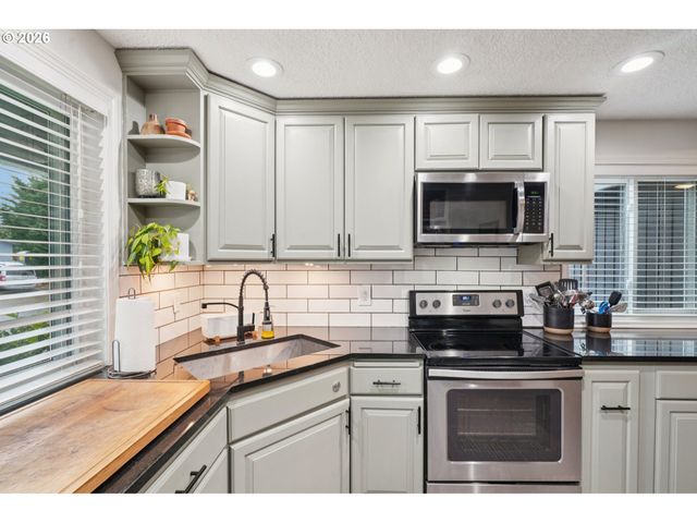 17987 Sw 106TH Ave, Tualatin, OR 97062