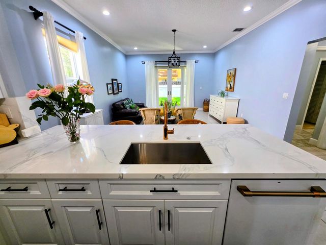 14013 N Cypress Cove Circle, Davie, FL 33325