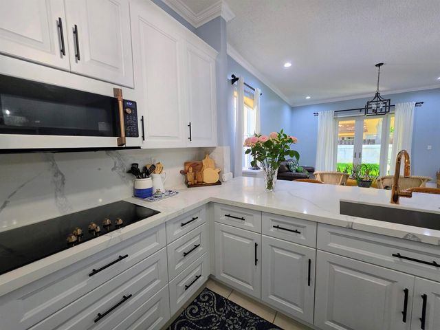 14013 N Cypress Cove Circle, Davie, FL 33325