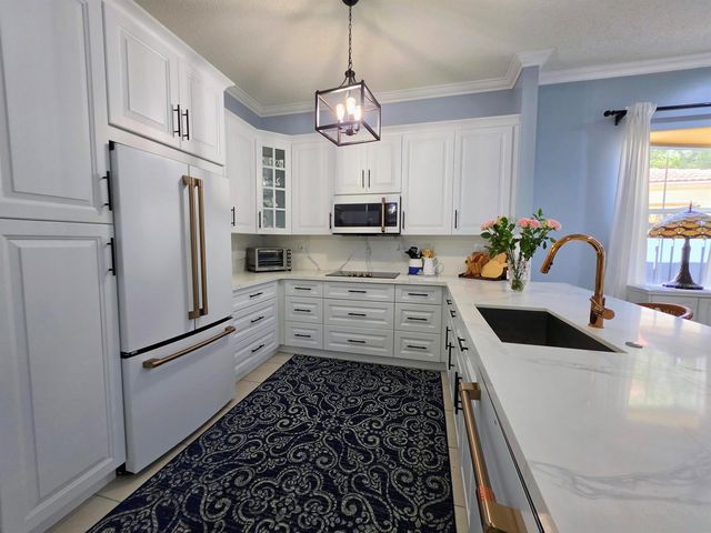 14013 N Cypress Cove Circle, Davie, FL 33325