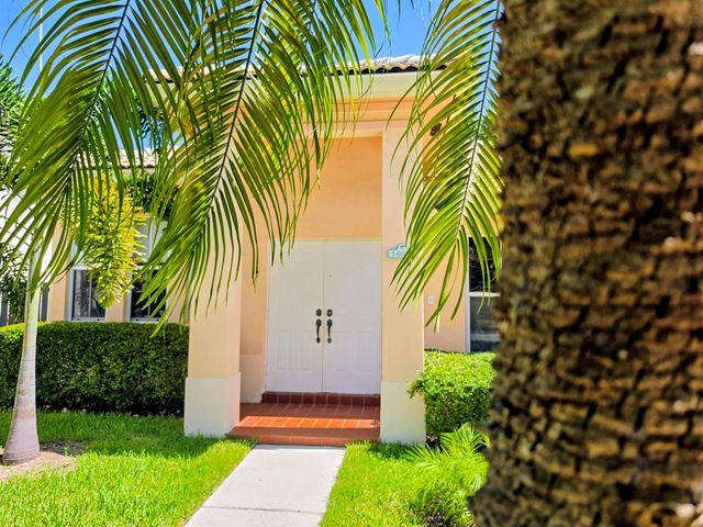 14013 N Cypress Cove Circle, Davie, FL 33325