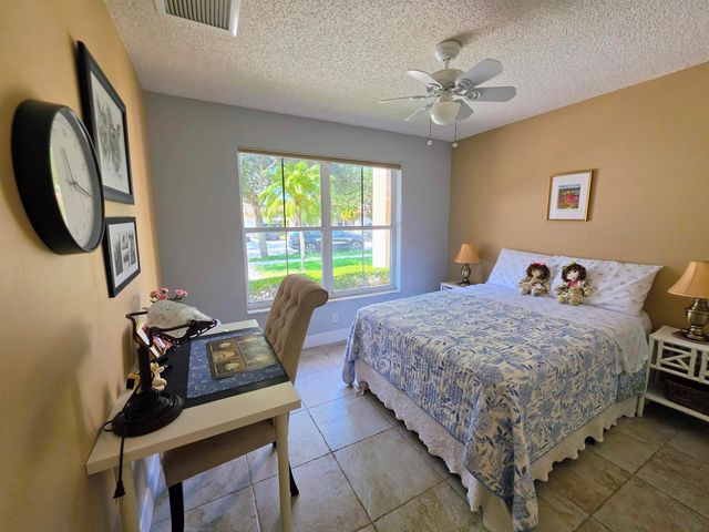 14013 N Cypress Cove Circle, Davie, FL 33325