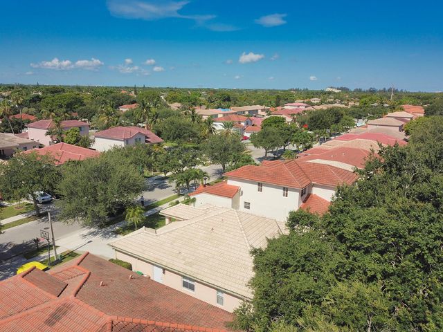 14013 N Cypress Cove Circle, Davie, FL 33325
