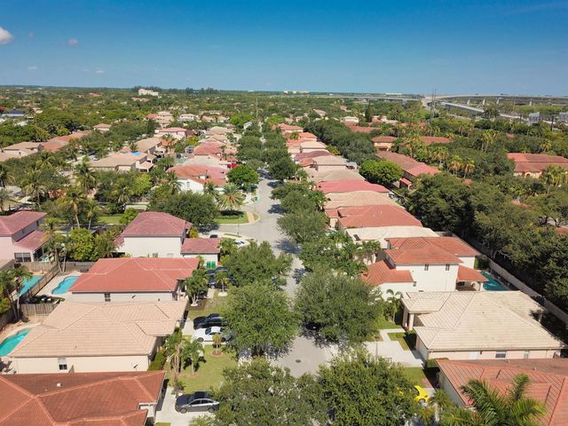 14013 N Cypress Cove Circle, Davie, FL 33325
