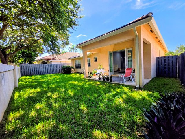 14013 N Cypress Cove Circle, Davie, FL 33325