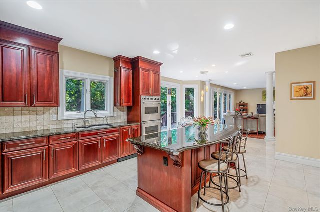 589 Landing Avenue, Smithtown, NY 11787