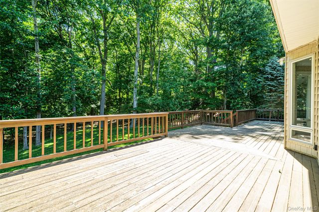 589 Landing Avenue, Smithtown, NY 11787