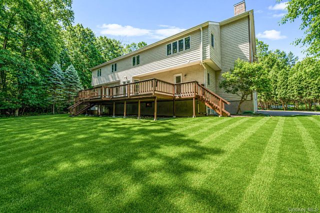 589 Landing Avenue, Smithtown, NY 11787