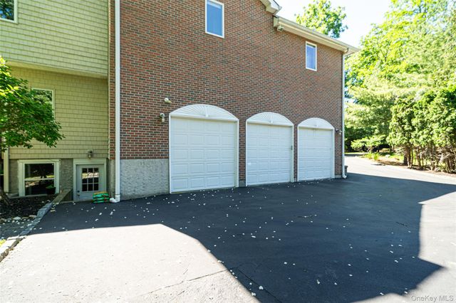 589 Landing Avenue, Smithtown, NY 11787