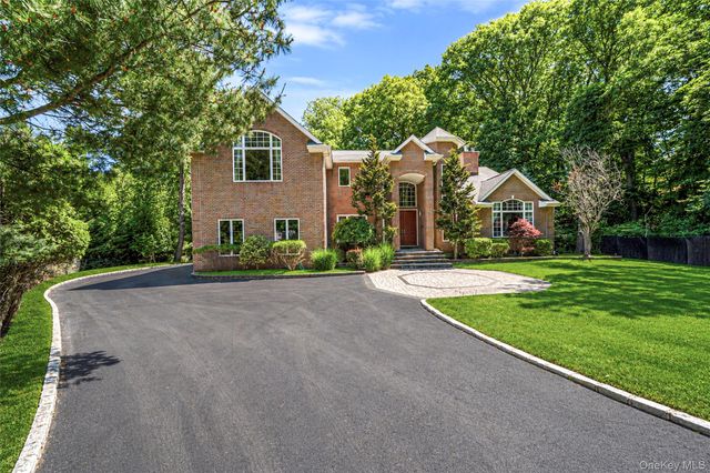 589 Landing Avenue, Smithtown, NY 11787