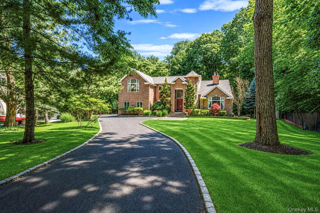 589 Landing Avenue, Smithtown, NY 11787