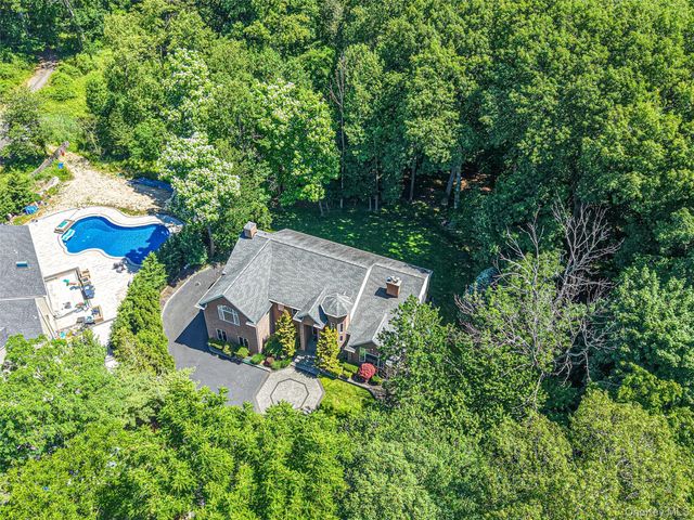 589 Landing Avenue, Smithtown, NY 11787