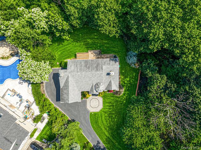 589 Landing Avenue, Smithtown, NY 11787