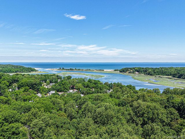 589 Landing Avenue, Smithtown, NY 11787