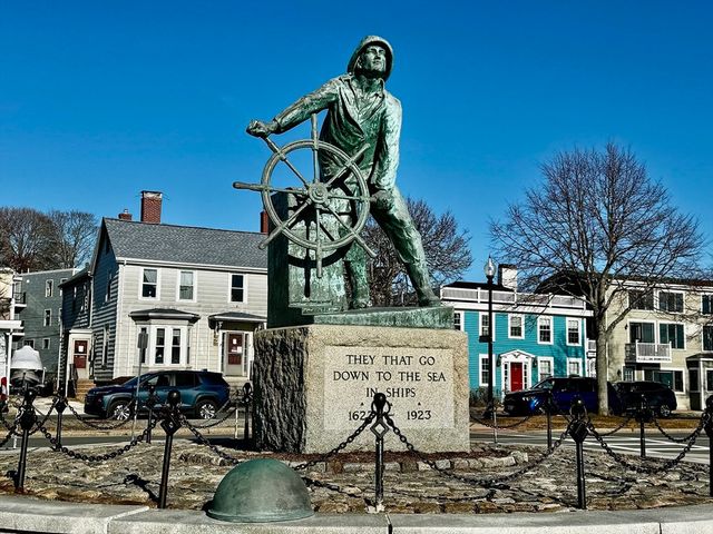 145 Essex Ave 407, Gloucester, MA 01930