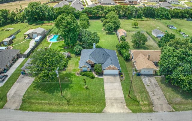 119 Country Drive, Waxahachie, TX 75165