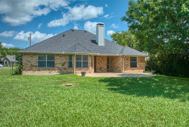 119 Country Drive, Waxahachie, TX 75165