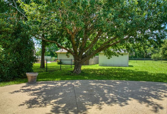 119 Country Drive, Waxahachie, TX 75165