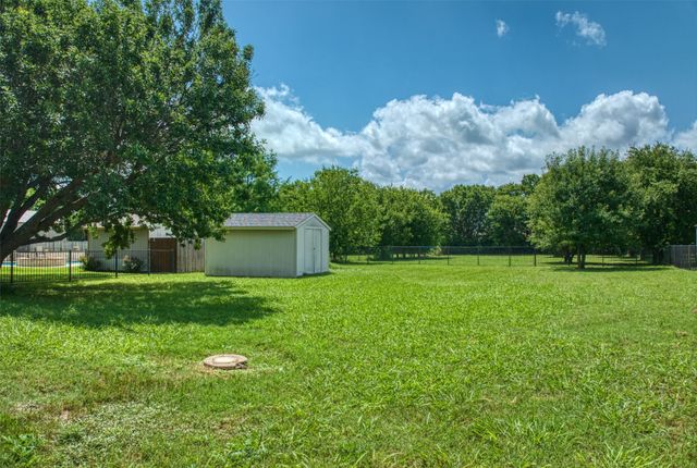 119 Country Drive, Waxahachie, TX 75165