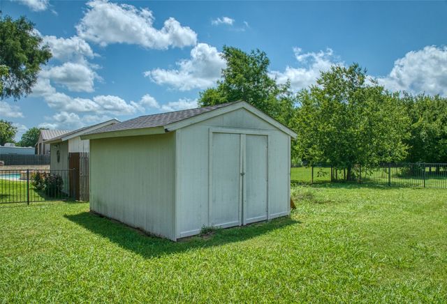 119 Country Drive, Waxahachie, TX 75165