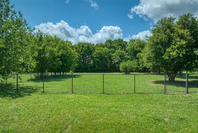 119 Country Drive, Waxahachie, TX 75165