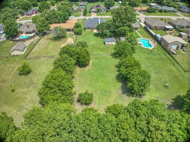 119 Country Drive, Waxahachie, TX 75165