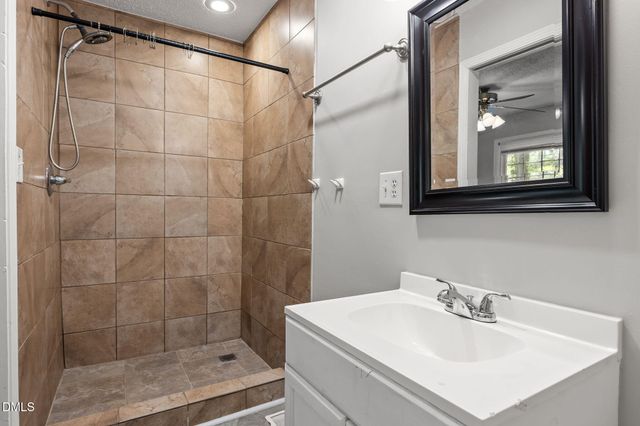 1106 Mohawk Avenue, Fayetteville, NC 28303