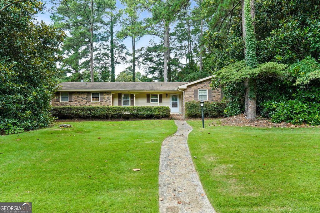 124 Hickory Drive, Peachtree City, GA 30269