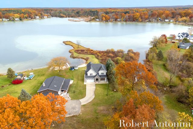 250 Shore Drive, Wayland, MI 49348