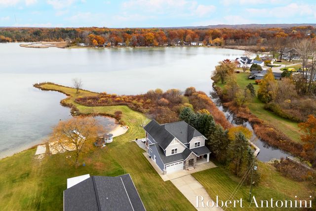 250 Shore Drive, Wayland, MI 49348