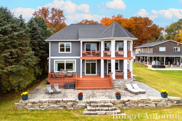 250 Shore Drive, Wayland, MI 49348