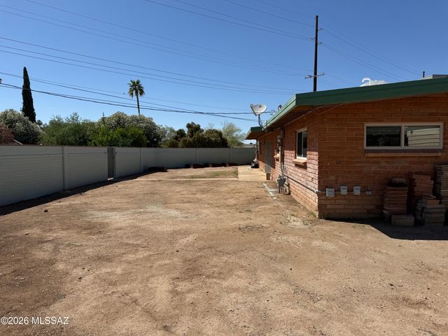 6902 E 2nd Street, Tucson, AZ 85710