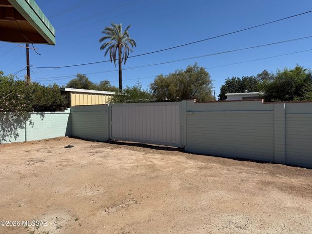 6902 E 2nd Street, Tucson, AZ 85710