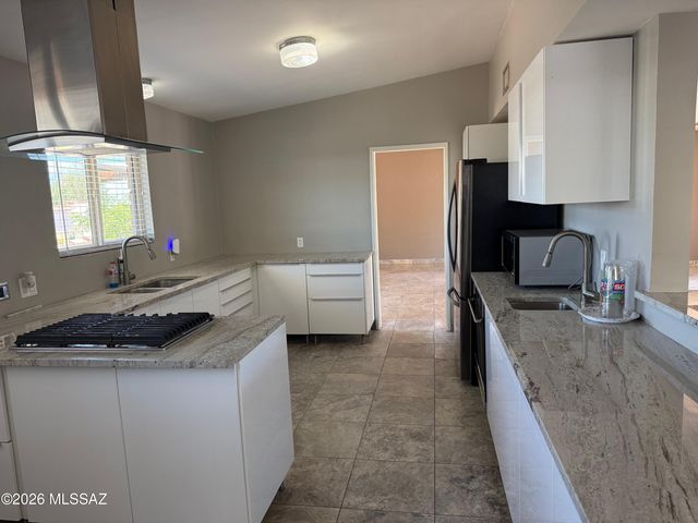6902 E 2nd Street, Tucson, AZ 85710