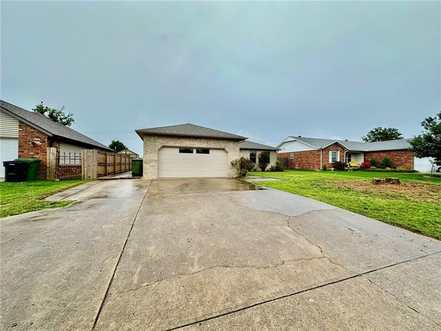 2311 W Willow Street, Rogers, AR 72756