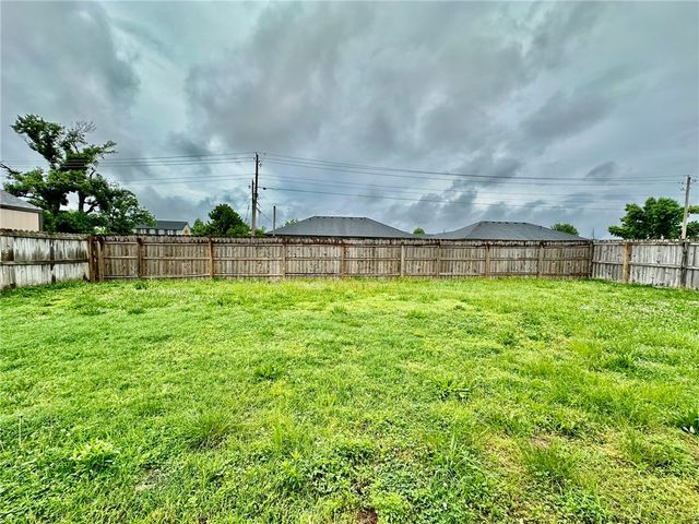 2311 W Willow Street, Rogers, AR 72756