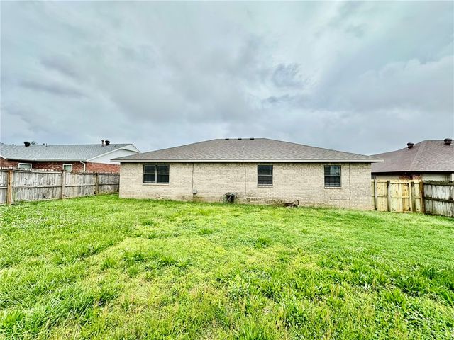 2311 W Willow Street, Rogers, AR 72756
