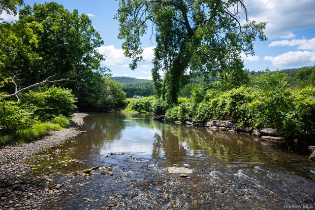 80 Hang Glider Road, Ellenville, NY 12428