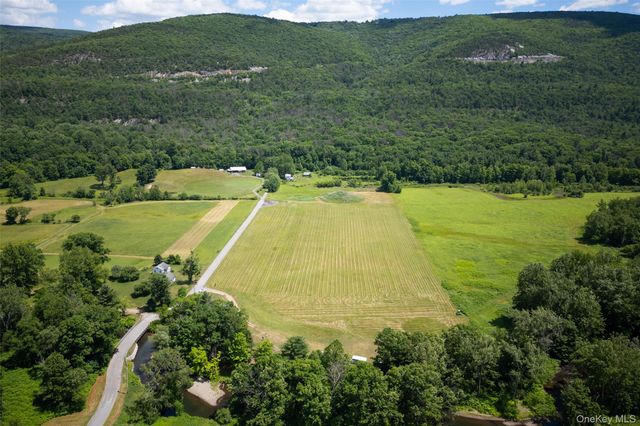 80 Hang Glider Road, Ellenville, NY 12428