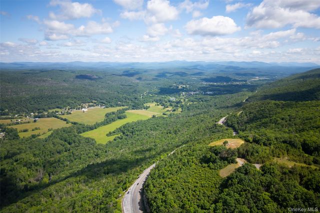 80 Hang Glider Road, Ellenville, NY 12428