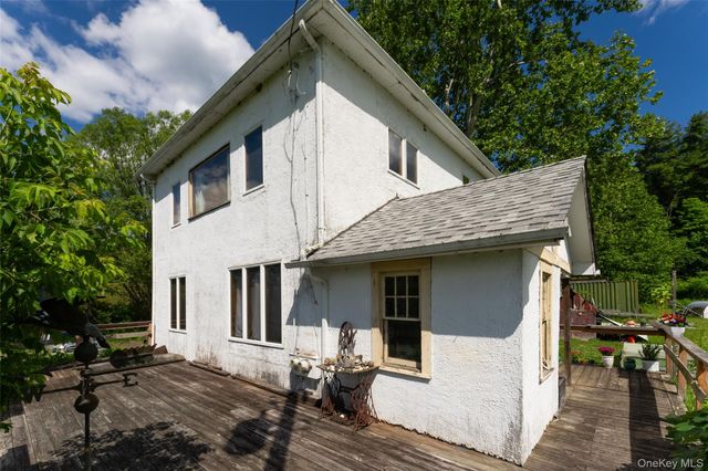 80 Hang Glider Road, Ellenville, NY 12428