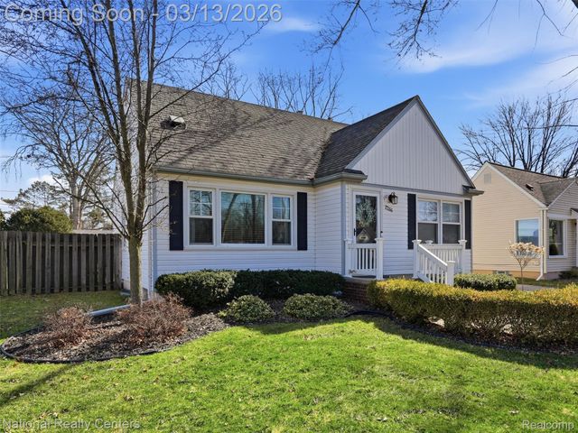 2266 Robina Avenue, Berkley, MI 48072