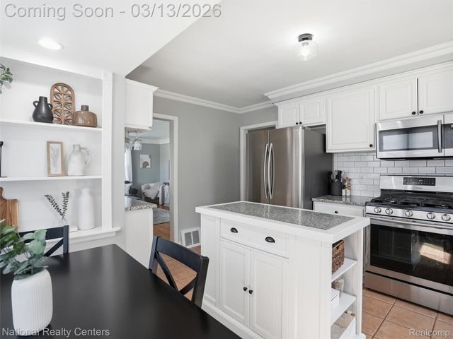 2266 Robina Avenue, Berkley, MI 48072