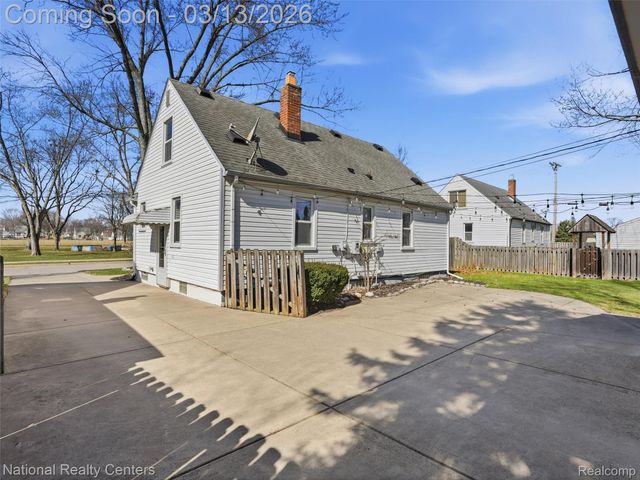 2266 Robina Avenue, Berkley, MI 48072