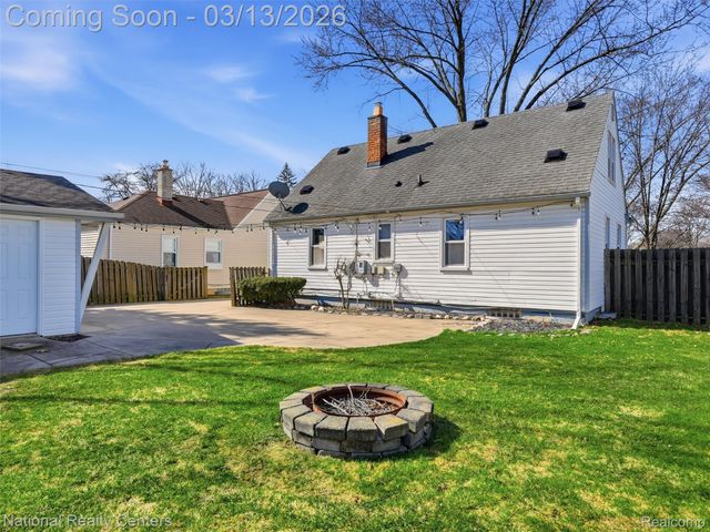 2266 Robina Avenue, Berkley, MI 48072