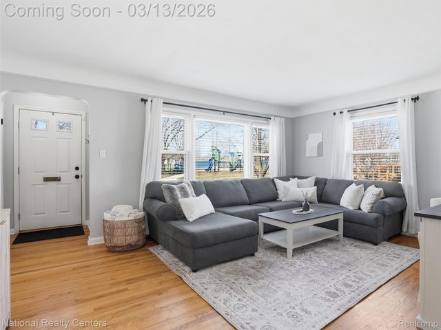 2266 Robina Avenue, Berkley, MI 48072