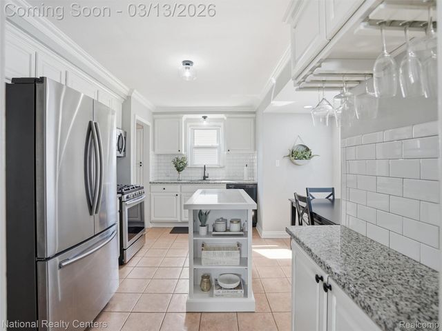 2266 Robina Avenue, Berkley, MI 48072