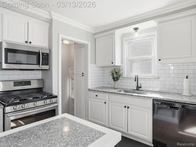 2266 Robina Avenue, Berkley, MI 48072