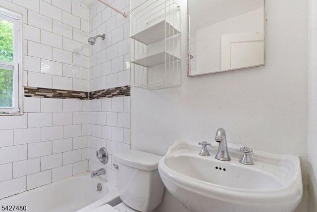 1 Park Pl, North Brunswick Twp., NJ 08902