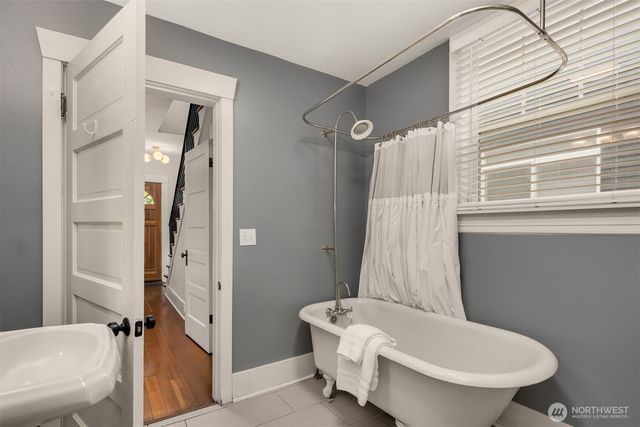 325 23rd Avenue E, Seattle, WA 98112